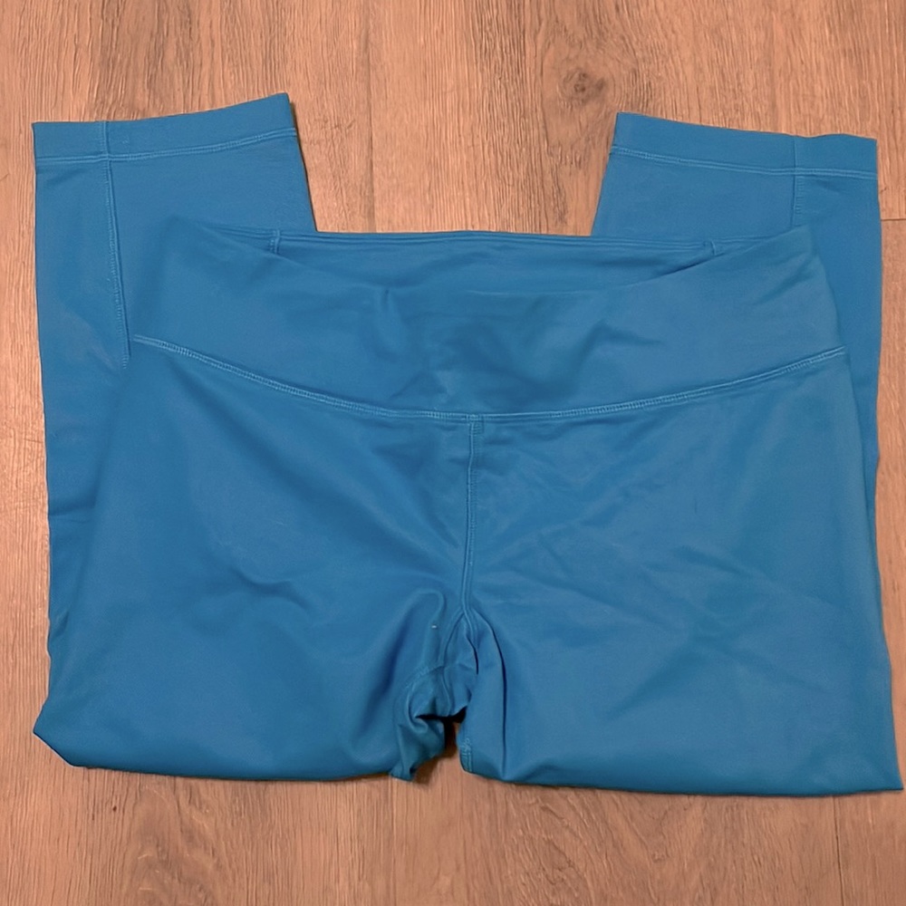 Under Armour aquamarine compression capris women’s sz medium